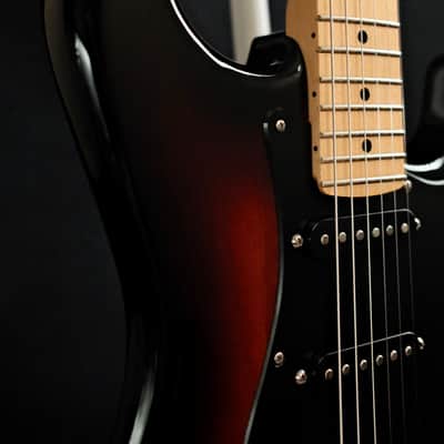 Fender Player Stratocaster with Maple Fretboard 2018 - 2024 - 3-Color Sunburst image 4