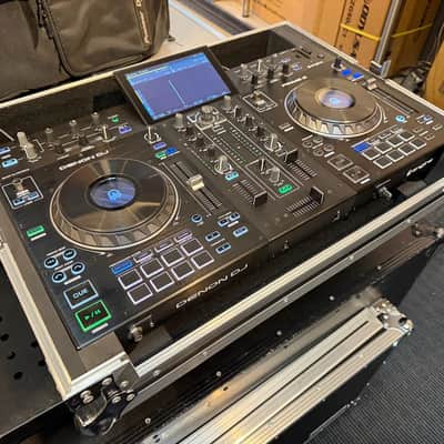 DENON PRIME 2 (Pre owned - With Pro case -Super clean - 30 days warranty) Professional Digital DJ System with Touchscreen 2010s - Black image 1