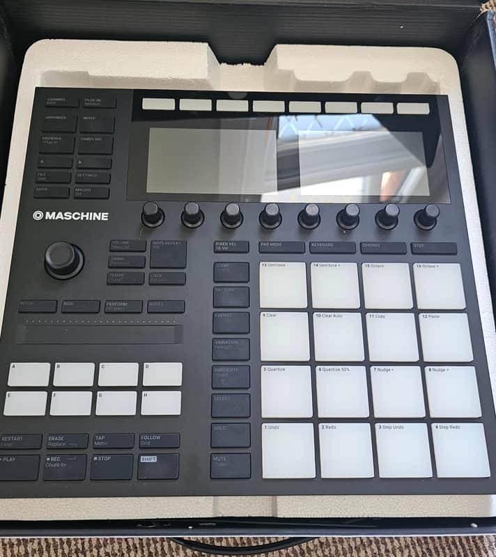 Native Instruments Maschine MKIII 2010s - Black image 1