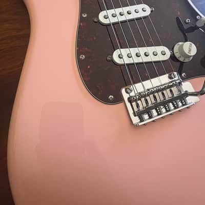 Limited Edition Fender Player Stratocaster with Maple Fretboard 2019 - 2021 - Shell Pink image 4