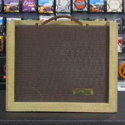 Silvertone Model 1391 5-Watt 1x8 Guitar Combo