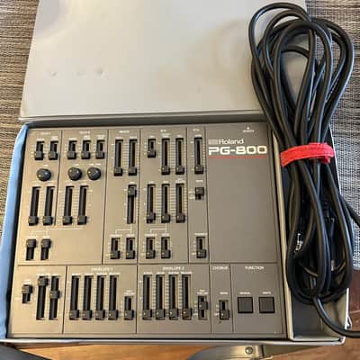 Roland PG-800 Synthesizer Programmer | Reverb