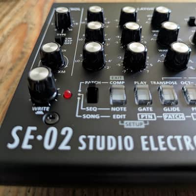 Roland SE-02 monophonic synthesizer image 3