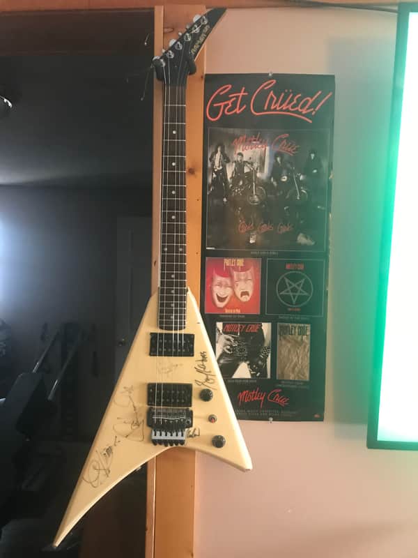 Kramer V 1980’s  White signed by kiss image 1
