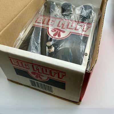 Electro-Harmonix Big Muff Pi 2000 - Present - Silver / Black / Red image 7