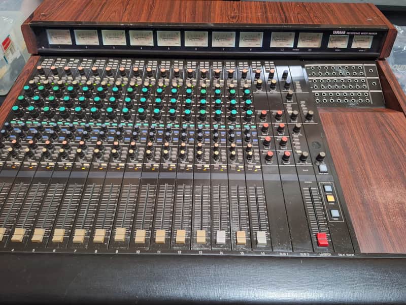 Yamaha  RM1608  Recording mixer image 1