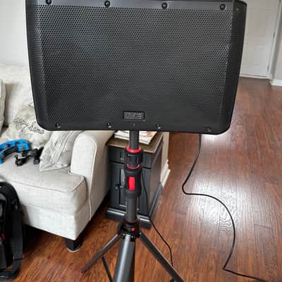 (4) QSC KLA12 KLA Series 12" Powered Line Array Speakers with Bags image 2