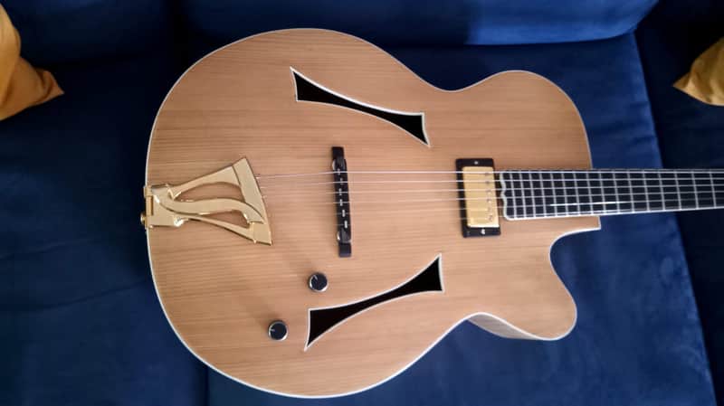 Archtop Huttl Huttl solid wood 50" natural image 1