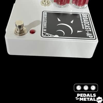 Hudson Electronics Broadcast-AP Ariel Posen Signature 2019 - Present - White X14338 image 6