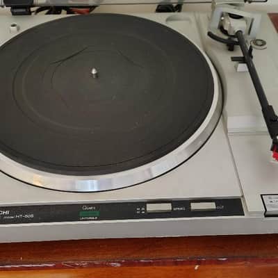Hitachi HT50S turntable in in very good condition - 1970's image 1