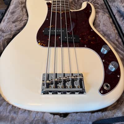 Fender American Professional II Precision Bass V with Rosewood Fretboard 2026 - Olympic White image 2