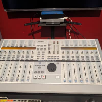 Solid State Logic Nucleus 2 16-Channel Digital Mixer and Control Surface 2016 - 2019 - White image 3