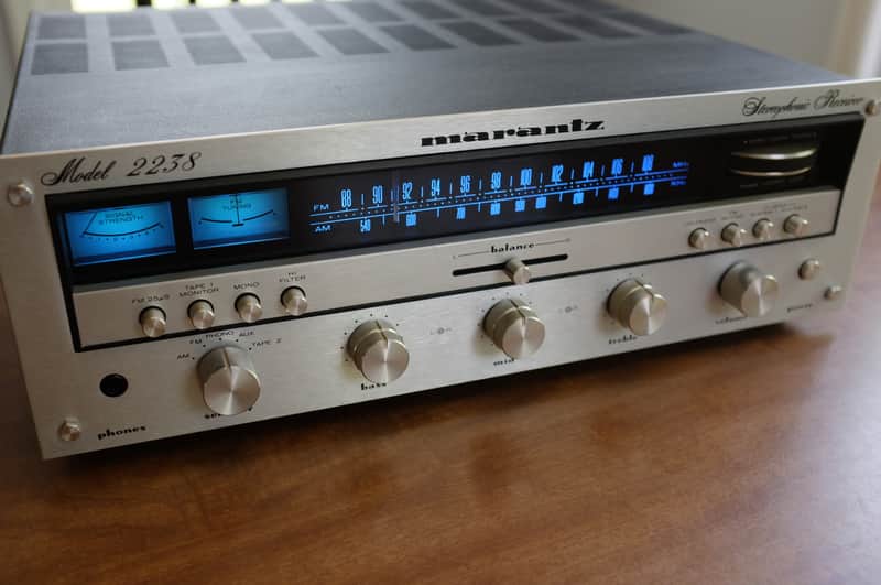 Marantz Model 2238 38-Watt Stereo Solid-State Receiver 1976 - 1977 - Silver