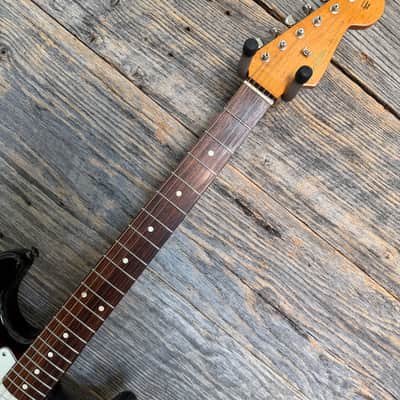Used Fender MIM Classic Player 60s Stratocaster - 3 Tone Sunburst image 3