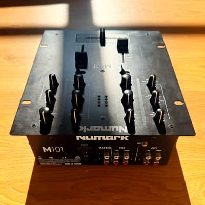 Numark M101 - 2 Channel Rack - Mount DJ Mixer 2010s - Silver image 8