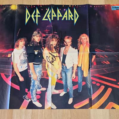 Def Leppard Autograph 1988 (Steve Clark, Joe Elliott...) + Phil Collen’s Guitar Pick 1988 image 1