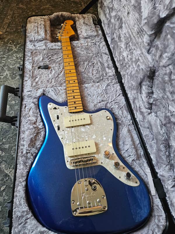 Fender American Ultra Jazzmaster with Maple Fretboard 2019 - 2025 - Cobra Blue
