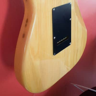 Immagine Fender Special Edition Lite Ash Stratocaster 2004 - 2008 - Natural - 3