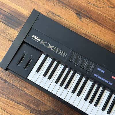YAMAHA KX88 MIDI Master Keyboard Controller image 1