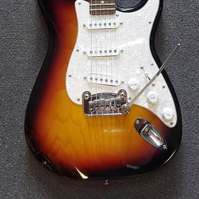 G&L Tribute Series Legacy with Rosewood Fretboard 3-Tone Sunburst image 2