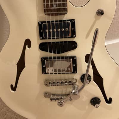 Squier Affinity Starcaster 2019 - Present Olympic White image 4