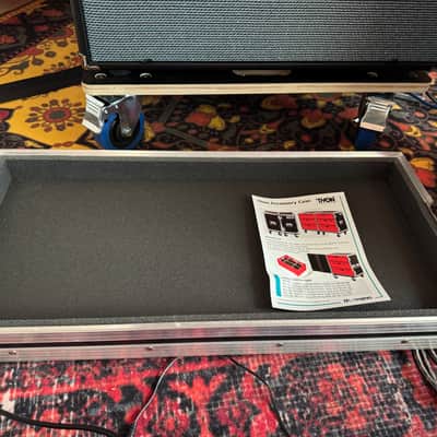 AMPEG BASS RIG: Ampeg V-4B 100-watt Tube Bass Head + Ampeg SVT-212AV closed-back bass Cabinet + THON flight case (for the amp head) 2024 - black with classic silver mesh grill image 13