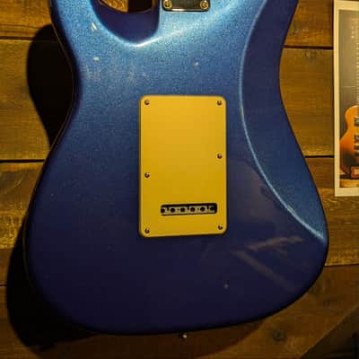 Fender American Ultra Stratocaster with Maple Fretboard 2019 - Present - Cobra Blue image 4