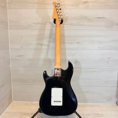 Silvertone S-Style Electric Guitar Black Maple Fingerboard image 10