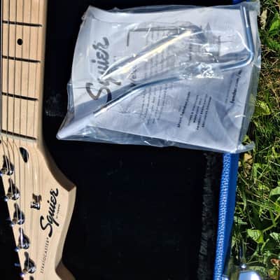 Left-Handed Squier Stratocaster – Black Gloss – SSS – Hard Case Included image 5