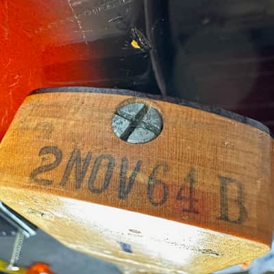 Fender Stratocaster from 1964 in sunburst finish with orignal case image 11