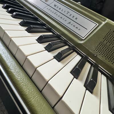 Wurlitzer 200A 64-Key Electric Piano 1974 - 1983 - Avocado Green image 3
