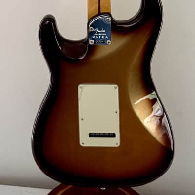Fender American Ultra Stratocaster with Maple Fretboard 2024 - Mocha Burst image 9