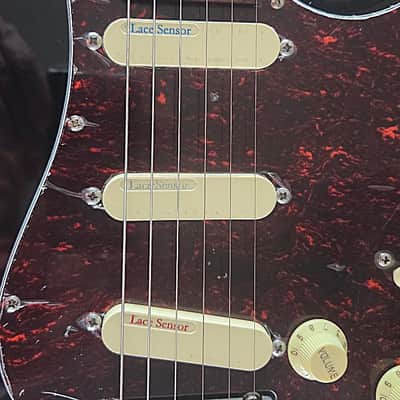 Tagima T-635 "S" Style w/Lace Sensor Pickups w/ Gtr Stand, Strap, Cable And Xtra Strings! image 6