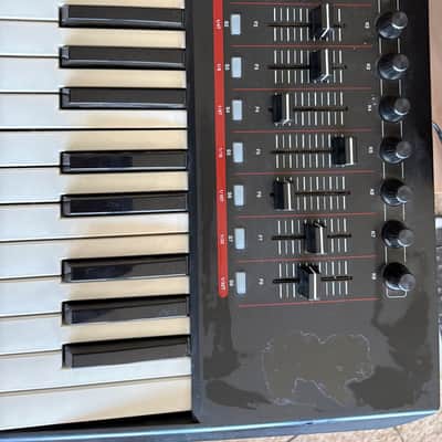 Akai MPK261 MIDI Keyboard Controller — For Parts/Repair, Screen Not Working 2010's - Black image 4
