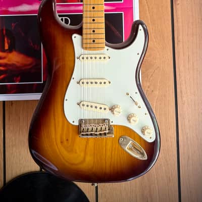 American Fender 75th Anniversary Commemorative Stratocaster 2021 - 2-Color Bourbon Burst