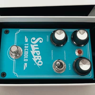 Supro 1310 Tremolo Amplitude and Harmonic Tremolo Pedal