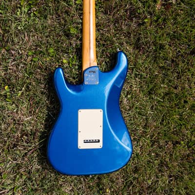 Fender American Ultra Stratocaster HSS with Rosewood Fretboard 2019 - Present - Cobra Blue image 2