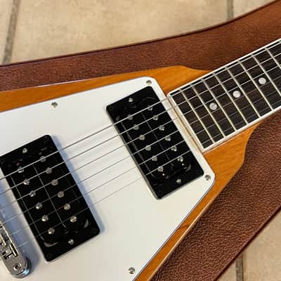 2024 Gibson USA '70s Flying V Electric Guitar Antique Natural image 3
