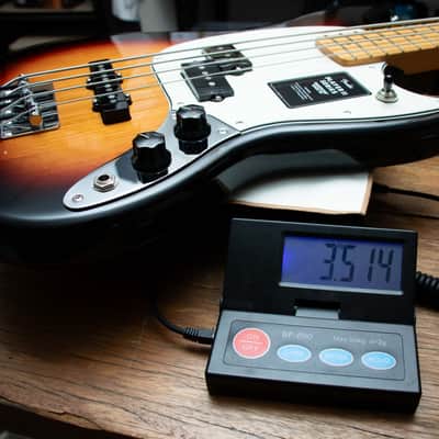 Fender Player II Mustang Bass PJ Maple Fingerboard - 3-Color Sunburst - B-Stock - MX25059268B image 8