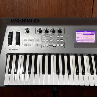Yamaha MM6 Music Synthesizer Workstation w/ box power supply image 2