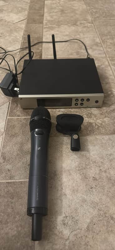 Sennheiser EW 100 G4-835-S Wireless Handheld Microphone System (Band A, 516-558 MHz) 2010s - Black image 1