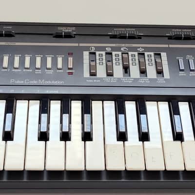 Casio MT-205 Casiotone 49-Key Synthesizer 1980s - Black