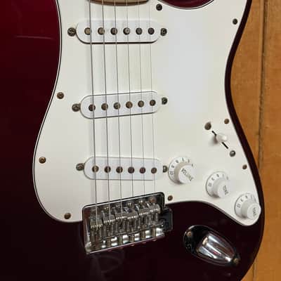 Fender Standard Stratocaster with Maple Fretboard 1998 - 2005 - Midnight Wine image 3