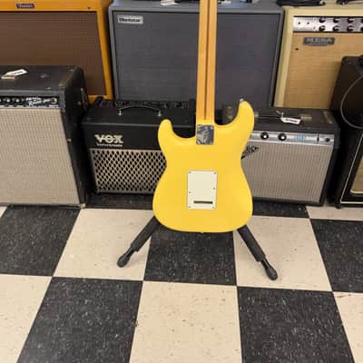 Fender MIM Player Stratocaster with Maple Fretboard 2022- Buttercream image 12