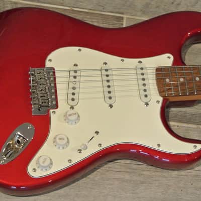 Squier Classic Vibe 60's Stratocaster - Candy Apple Red- With Gig Bag image 2