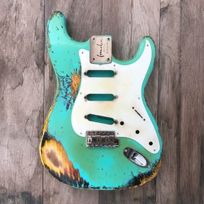 FRANCHIN Mercury guitar body Heavy Relic Aged Sea Foam Green over 3-Color Sunburst 100% Nitro Lacquer SSS Light-weight Poplar Stratocaster-Strat-S-Style Made in Italy - Stock piece #23420826 image 4