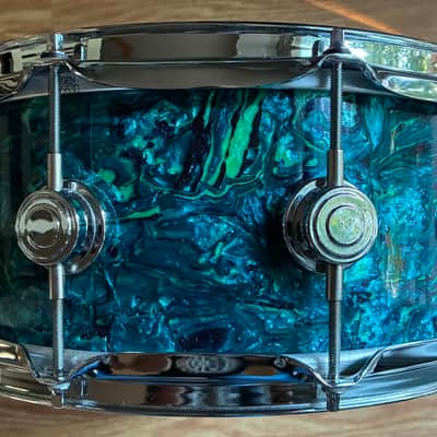 DW 5.5x14 1990s Collectors maple snare drum - Electric Turquoise image 4