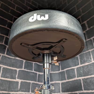 DW 3000 Series Drum Throne • Round Top • Stable, Comfortable, Gig‑Ready image 4