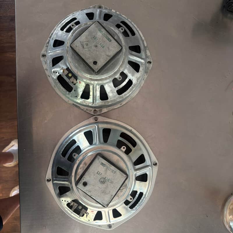 CTS 985-003563 1976 - Silver metal image 1