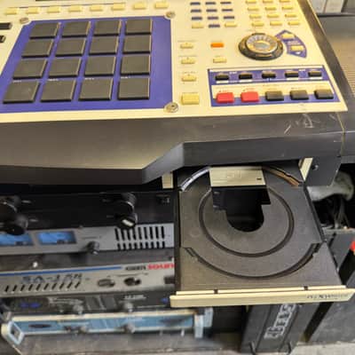 AKAI MPC 4000 MPC4000  Drum Sampler 512meg /CD/80HD Black pads //ARMENS// image 3
